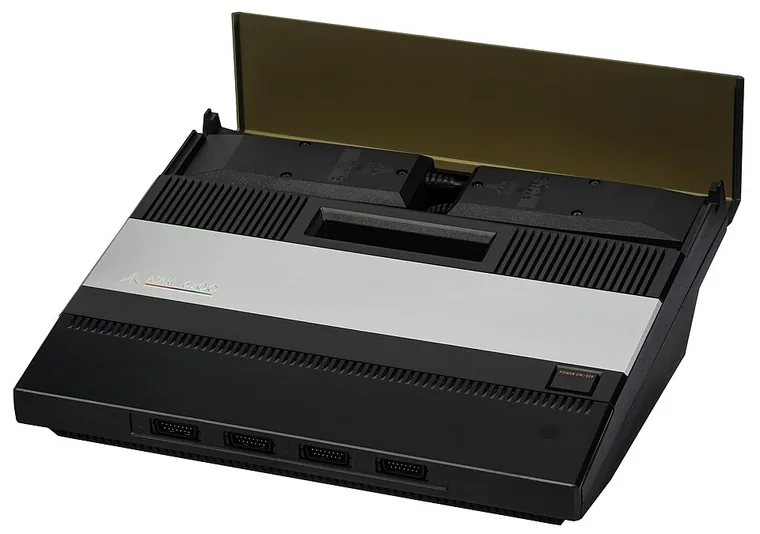 Atari 5200 from 1982 with controllers